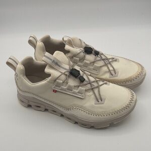 On Running Shoes - Women's 8